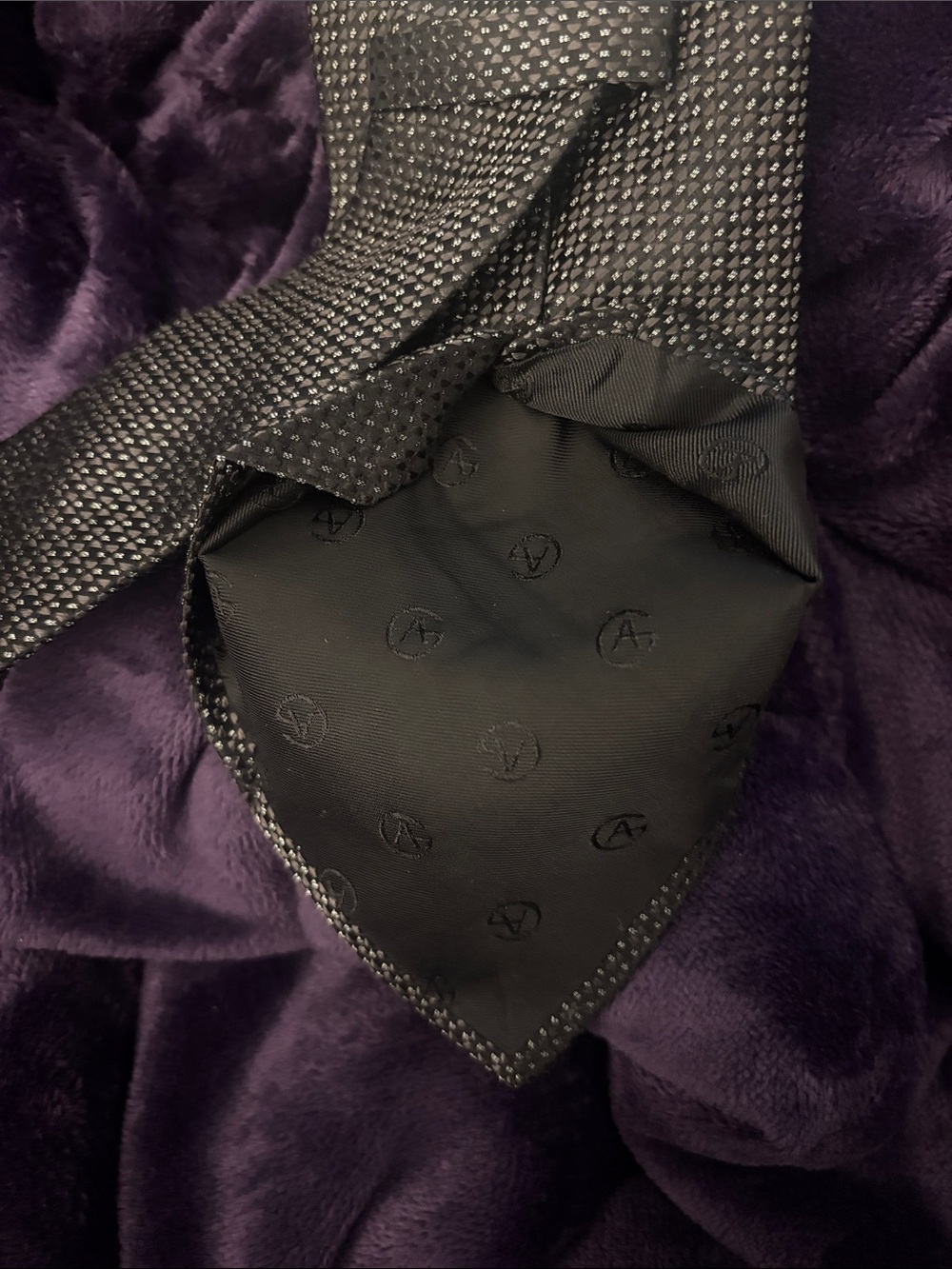 Giorgio Armani Navy and Silver Microdot Silk Tie - Picture 3 of 4